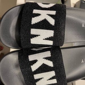 DKNY slides new never worn size 10